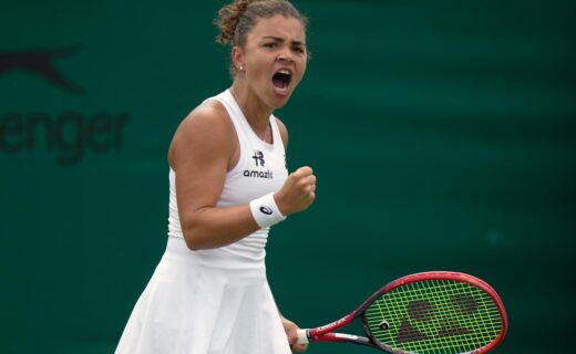 Jasmine Paolini in azione durante il match di Wimbledon