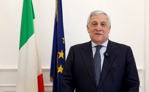 Antonio Tajani durante un incontro