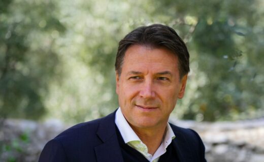 Giuseppe Conte durante un evento politico