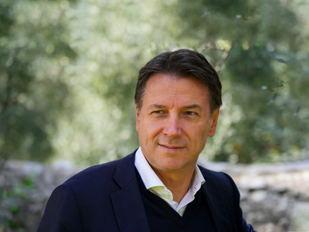 Giuseppe Conte durante un evento politico