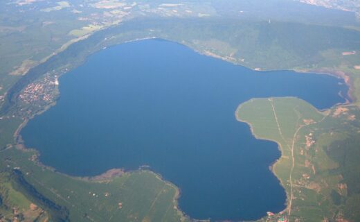 Vista aerea del lago di Vico