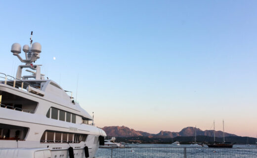 Immagine di superyacht in metallo
