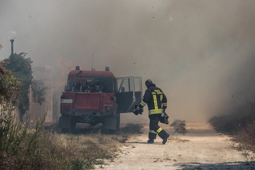 Incendio nell'isola ecologica di Novate Milanese