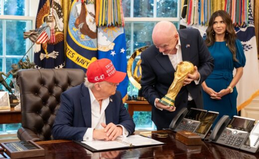 Eurodeputati avviano raccolta firme per inchiesta Fifa