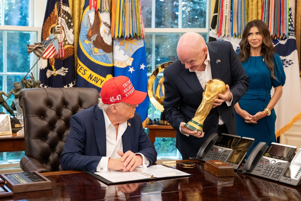 Eurodeputati avviano raccolta firme per inchiesta Fifa