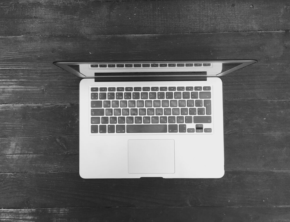 Immagine del MacBook OLED