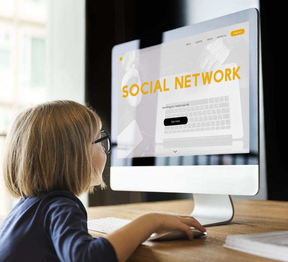 Rappresentazione delle restrizioni sui social media per i minori