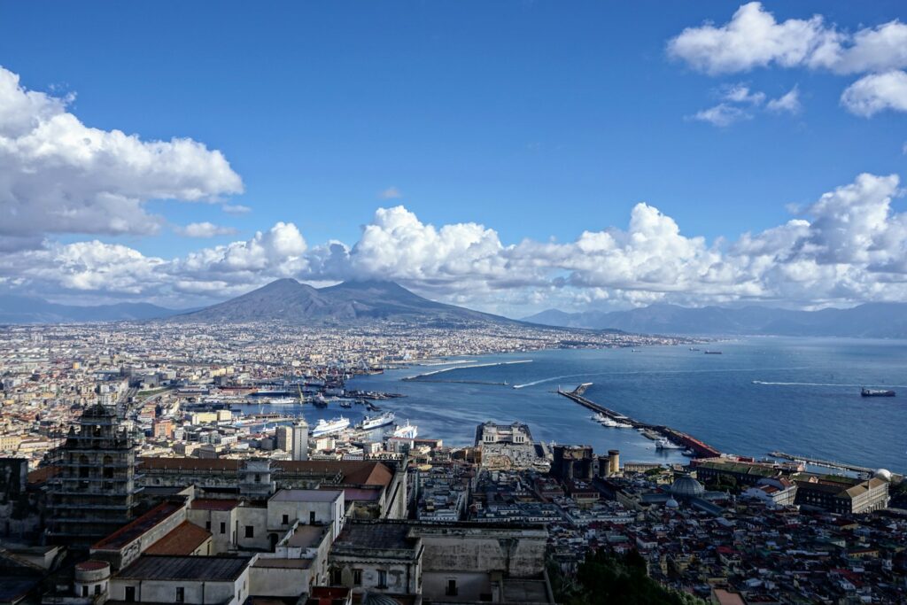 Piazza Montesanto a Napoli