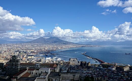 Piazza Montesanto a Napoli